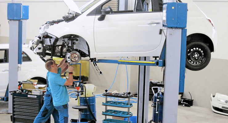 Beim Auto-Service und Umschlag-Center Mosolf (ACM) entstehen Kleinserien und Umbauten.