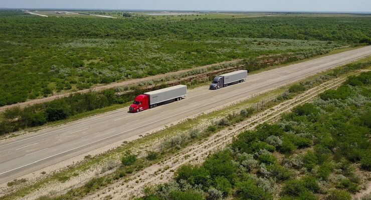 Daimler Trucks erprobt Lkw-Platooning auf Ã¶ffentlichen Highways in den USA