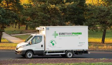 Die Flotte von Eurotranspharma Deutschland, dem neuen Spezialnetzwerk für Pharma- und Gesundheitstransporte, wird aus Zwei-Kammer-Fahrzeugen bestehen. Sie können gleichzeitig Waren in den Temperaturbereichen 2 bis 8 und 15 bis 25°C transportieren.