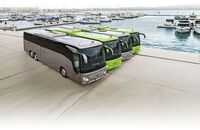 Mercedes-Benz Tourismo, Exterieur, viperngrün metallic, OM 936 Euro VI mit 260 kW (354 PS), 7,7 L Hubraum, 6-Gang Schaltgetriebe, Länge/Breite/Höhe: 12.295/2.550/3.680 mm, Bestuhlung: 1/49 // Mercedes-Benz Tourismo, Exterior, viper green metallic, OM 936 Euro VI rated at 260 kW/354 hp, displacement 7.7 l, 6-speed transmission, length/width/height: 12295/2550/3680 mm, seating: 1/49.