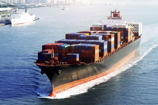 NUR ZUM EINMALIGEN GEBRAUCH, Large cargo container ship arriving in port