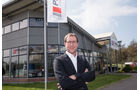 ProBus-Geschäftsführer Christoph Schultz vor der neuen Niederlassung in Wagenfeld bei der Eröffnung im April 2018