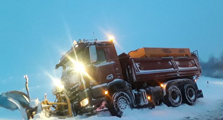 Schnee-Entferner LKW Reinigung Stadtstraßen in arktischen