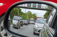 Rush Hour - Stau gesehen im Seitenspiegel 02