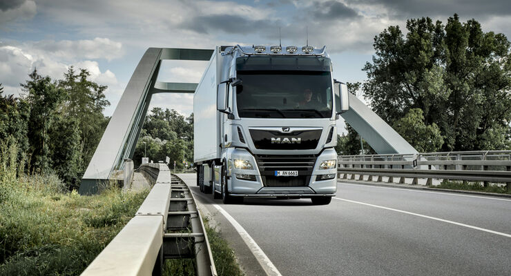 The top model in the new MAN TGX range: 640 hp in the TGX 18.640 semitrailer tractor unit with XXL driver's cab