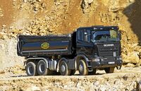 Zwei Scania G450 Kipper