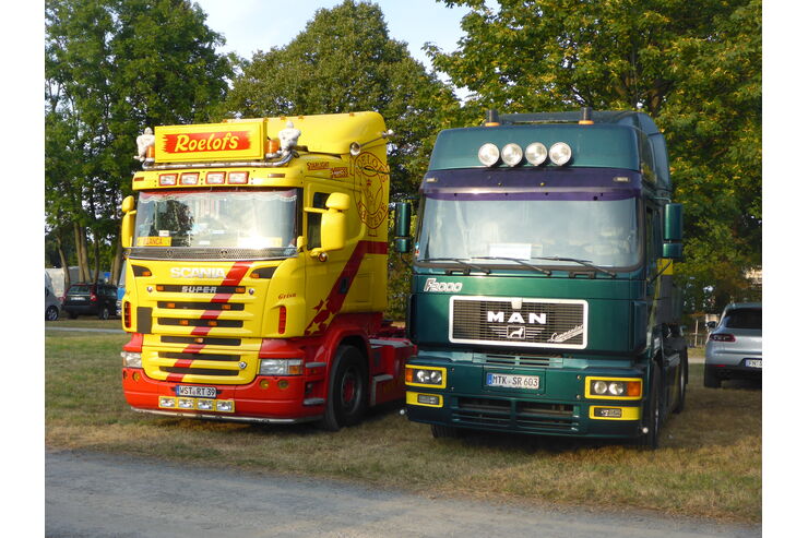 Zwei TRATON-Fahrzeuge auf dem Campingplatz der IAA 2016: rechts mein MAN F2000 19.603, links der aktuelle Scania des vorherigen Besitzers meines MAN.